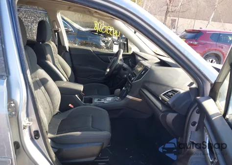 2019 Subaru Forester Premium z USA, uszkodzony, nr VIN JF2SKAEC5KH544396